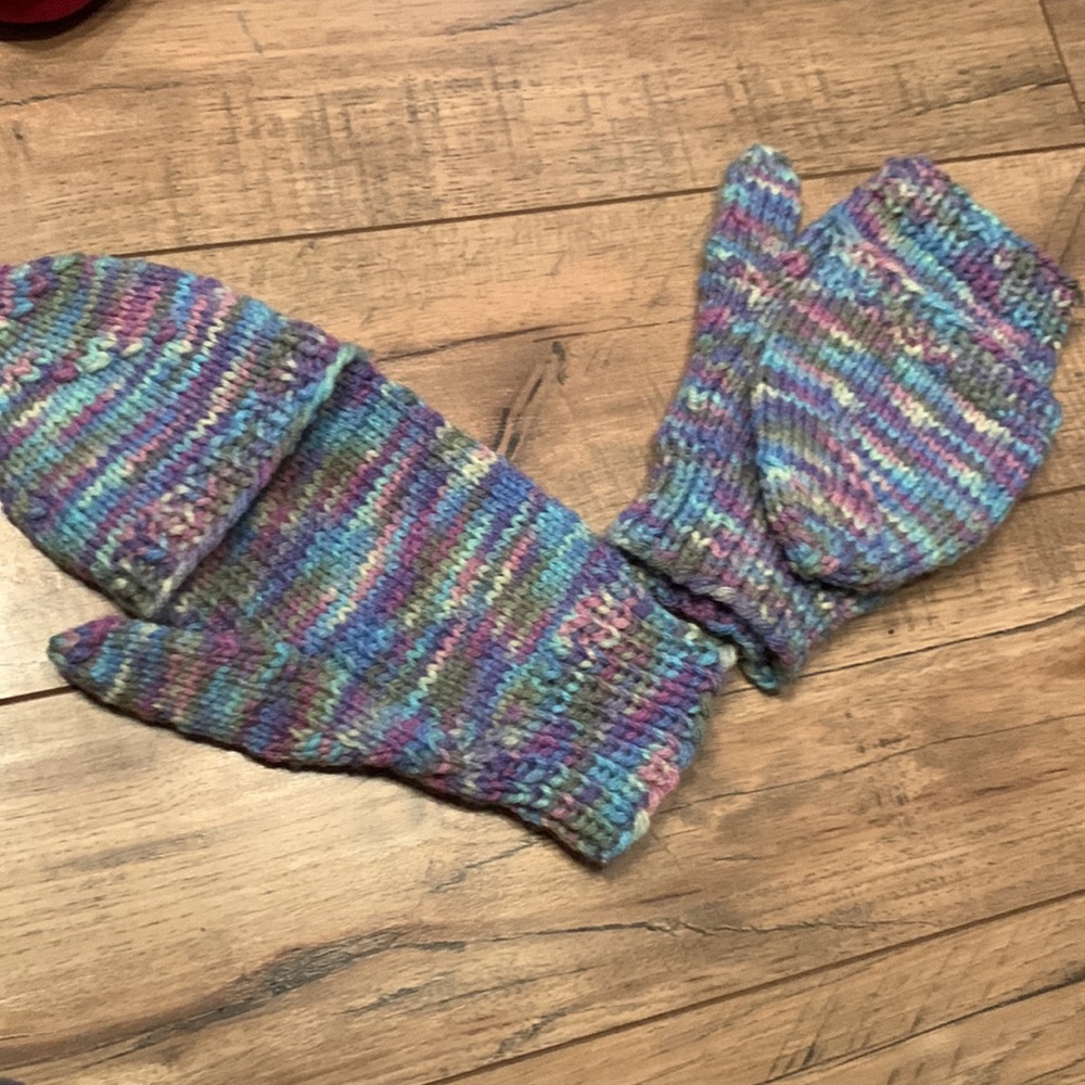 🧶Handmade multicoloured mittens with finger flap - Picture 4 of 6